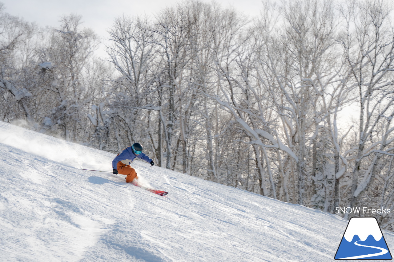 カムイスキーリンクス｜この上ないほど澄んだ青空と極上のパウダースノー。やっぱり『カムイ』は外れない！